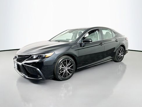 Certified 2024 Toyota Camry SE FWD image 3