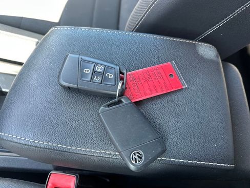 Used 2022 Volkswagen Taos SE image 18