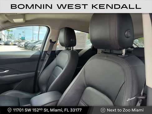 Used 2020 Jaguar E-PACE Base image 10