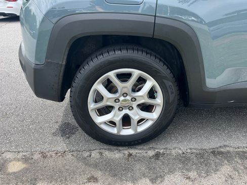 Used 2018 Jeep Renegade Latitude FWD image 27