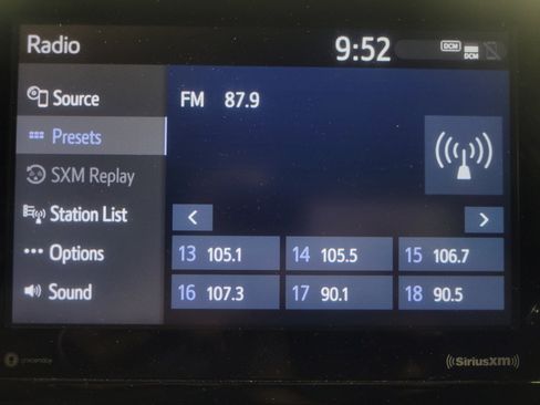 Used 2021 Toyota Corolla LE FWD image 25