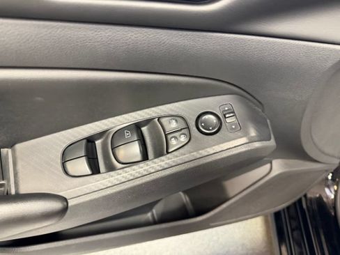 Used 2024 Nissan Altima 2.5 S FWD image 10