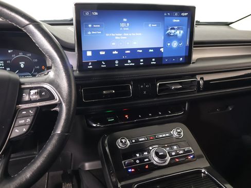 Used 2023 Lincoln Nautilus AWD w/ Premium Package image 5