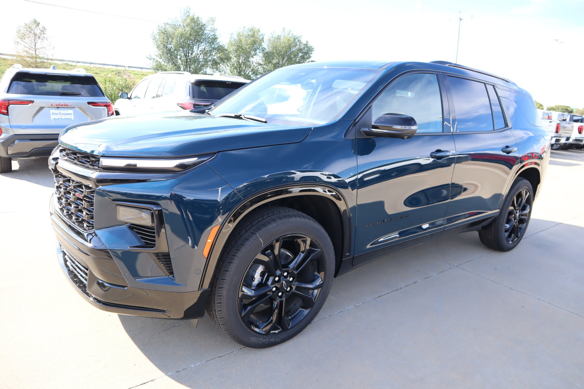 New 2027 Chevrolet Traverse RS w/ LPO, Floor Liner Package AWD/4WD image 12