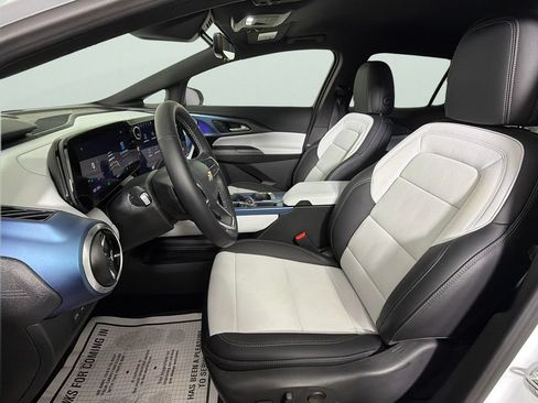 Certified 2025 Chevrolet Equinox EV LT w/ Convenience Package II FWD image 17