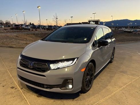 Used 2025 Honda Odyssey Sport-L image 3