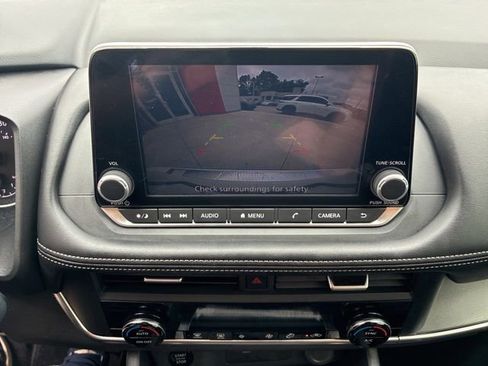 Used 2025 Nissan Rogue SV FWD image 26