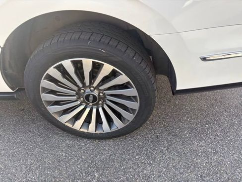 Used 2021 Lincoln Navigator L Reserve w/ Luxury Package AWD/4WD image 12