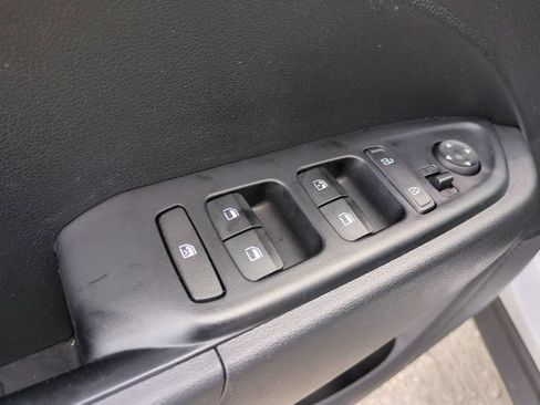 Used 2025 Hyundai Venue SEL FWD image 13