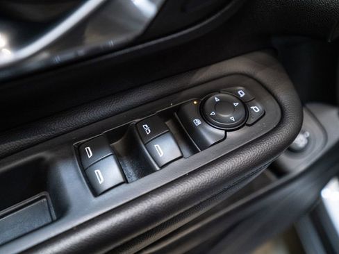 Used 2024 GMC Terrain SLT image 21