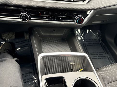 Used 2025 Chevrolet Equinox LT image 18