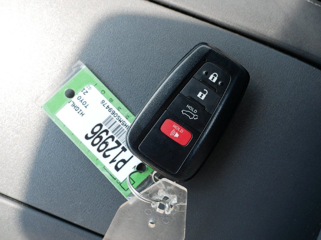 Used 2021 Toyota Highlander XSE AWD/4WD image 31