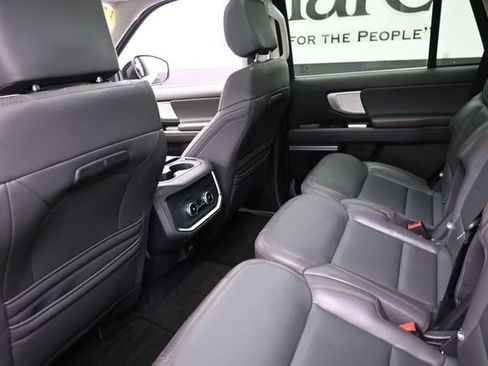 Used 2025 Ford Expedition Active AWD/4WD image 27