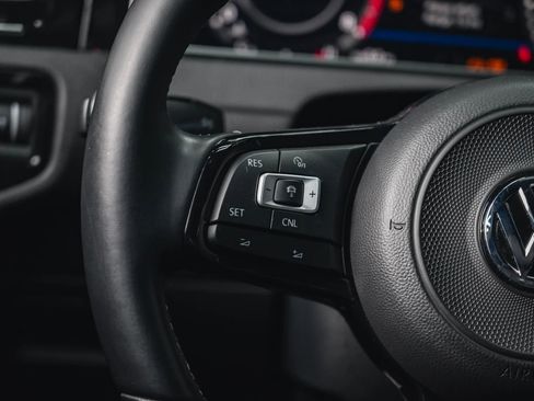 Used 2018 Volkswagen Golf R 4-Door image 47