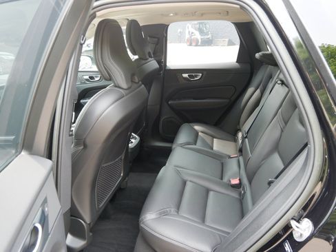 Used 2023 Volvo XC60 B6 Ultimate w/ Protection Package Premier AWD/4WD image 11