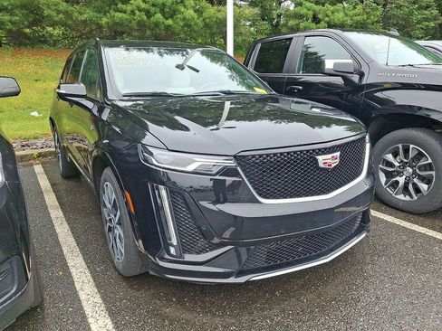 Used 2024 Cadillac XT6 Sport w/ Technology Package AWD/4WD image 3