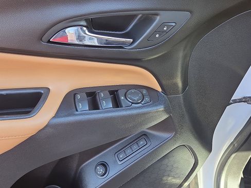 Used 2018 Chevrolet Equinox Premier image 11