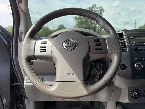 Used 2011 Nissan Frontier SL AWD/4WD image 20