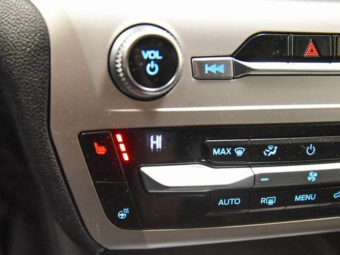 Used 2020 Ford Explorer XLT w/ Equipment Group 202A image 19