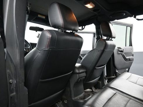 Used 2012 Jeep Wrangler Unlimited Sahara AWD/4WD image 13
