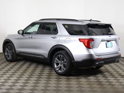 Used 2021 Ford Explorer XLT w/ Equipment Group 202A image 9