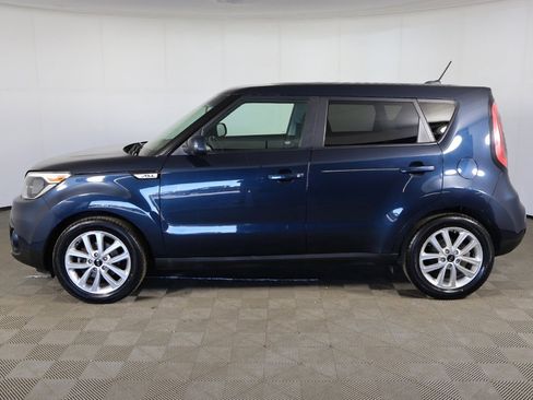Used 2017 Kia Soul + image 10