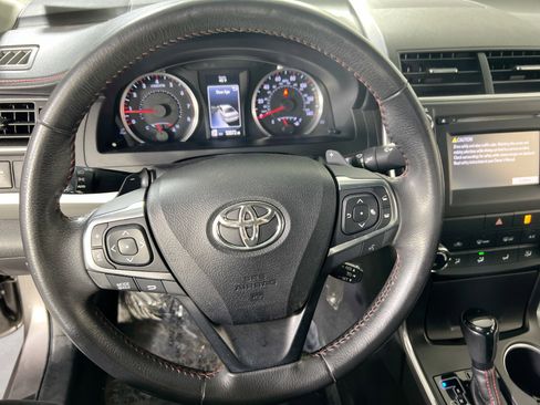 Used 2017 Toyota Camry SE image 10