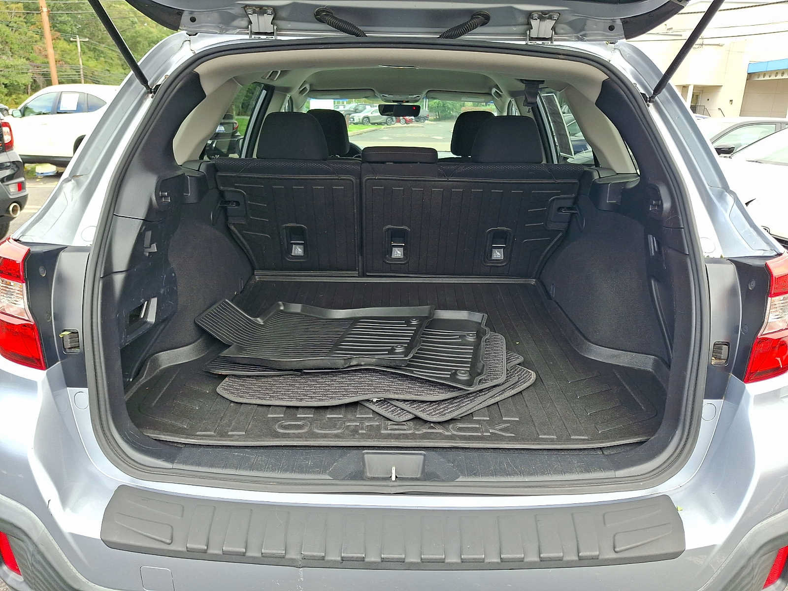 Used 2018 Subaru Outback 2.5i Premium AWD/4WD image 29