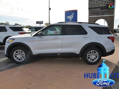 New 2026 Ford Explorer Active w/ Active Comfort Package image 2