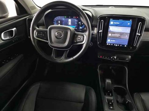 Certified 2025 Volvo XC40 B5 Core image 19