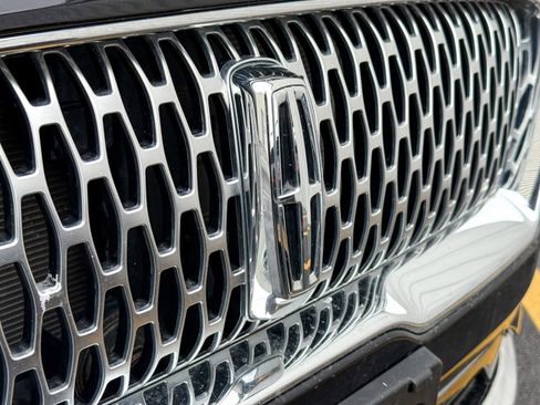 Used 2023 Lincoln Nautilus AWD w/ Premium Package image 3