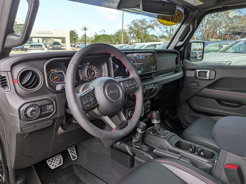 Used 2024 Jeep Wrangler Rubicon image 22
