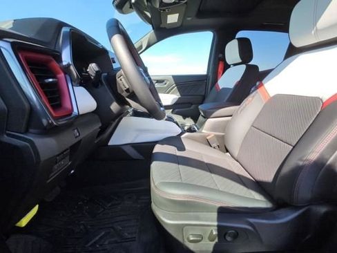 Certified 2025 GMC Canyon AT4 w/ AT4X Package AWD/4WD image 2