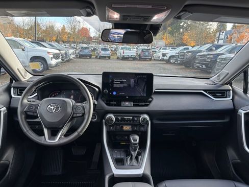 Used 2023 Toyota RAV4 XLE Premium image 12