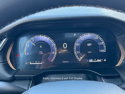 Used 2025 Jeep Grand Cherokee Altitude AWD/4WD image 16