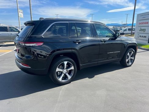 Used 2023 Jeep Grand Cherokee 4WD 4xe image 11