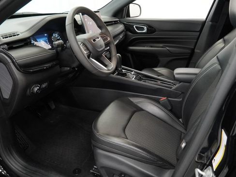 Used 2023 Jeep Compass Latitude w/ Convenience Group AWD/4WD image 11