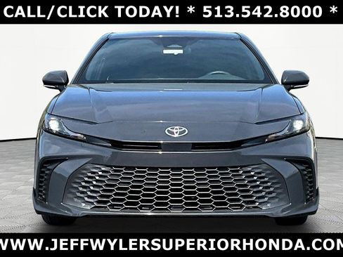 Used 2025 Toyota Camry SE image 2