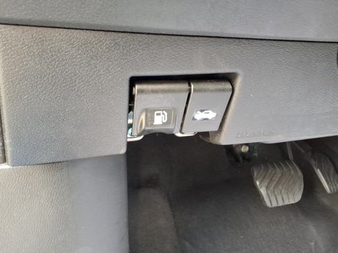 Used 2024 Nissan Kicks SR FWD image 18