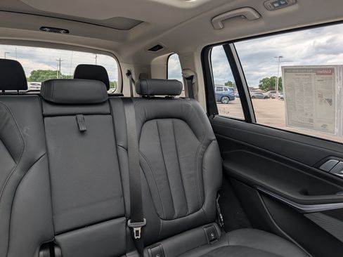 Used 2020 BMW X7 xDrive40i w/ Premium Package AWD/4WD image 14