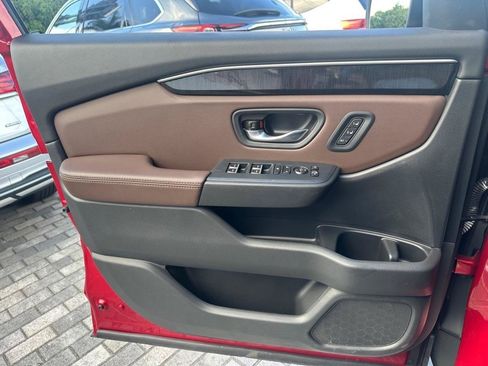 Used 2025 Honda Pilot Elite image 10