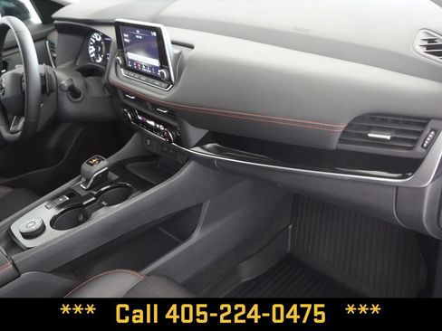 Used 2025 Nissan Rogue SV AWD/4WD image 22