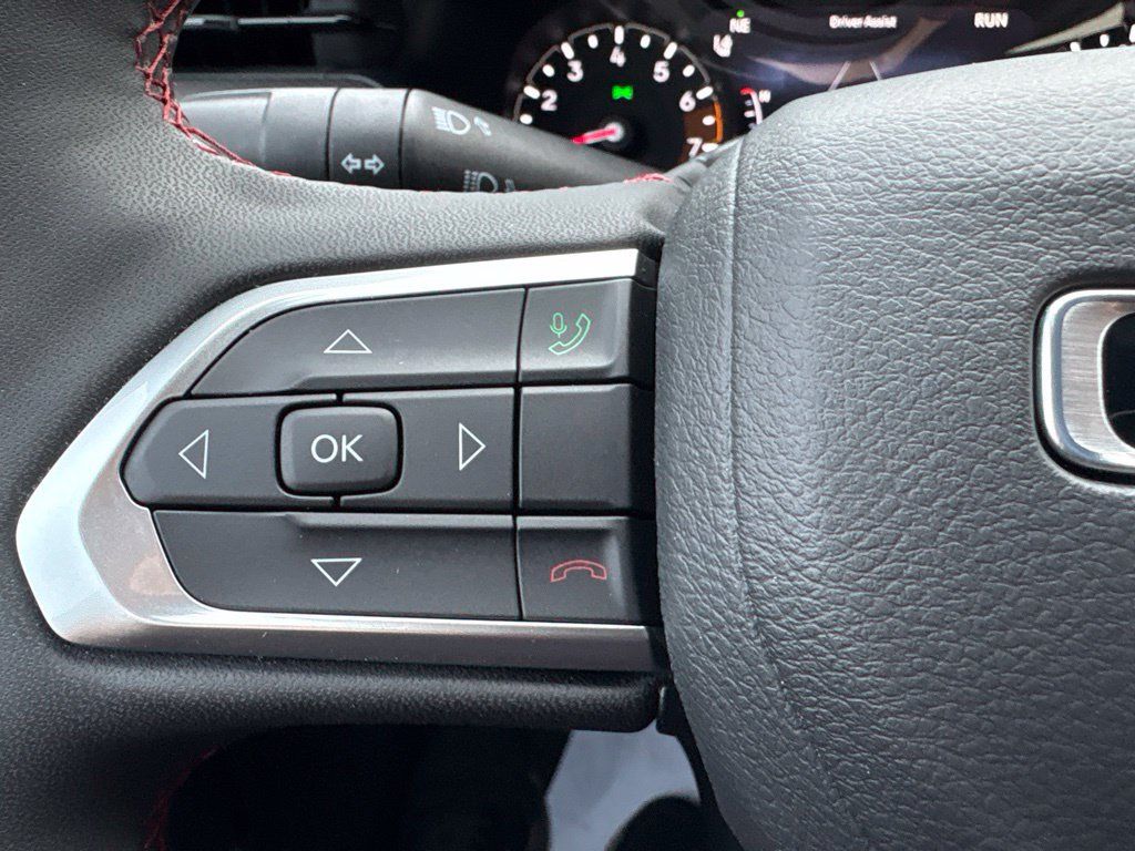Used 2025 Jeep Compass Trailhawk w/ Trailhawk Convenience Group AWD/4WD image 27