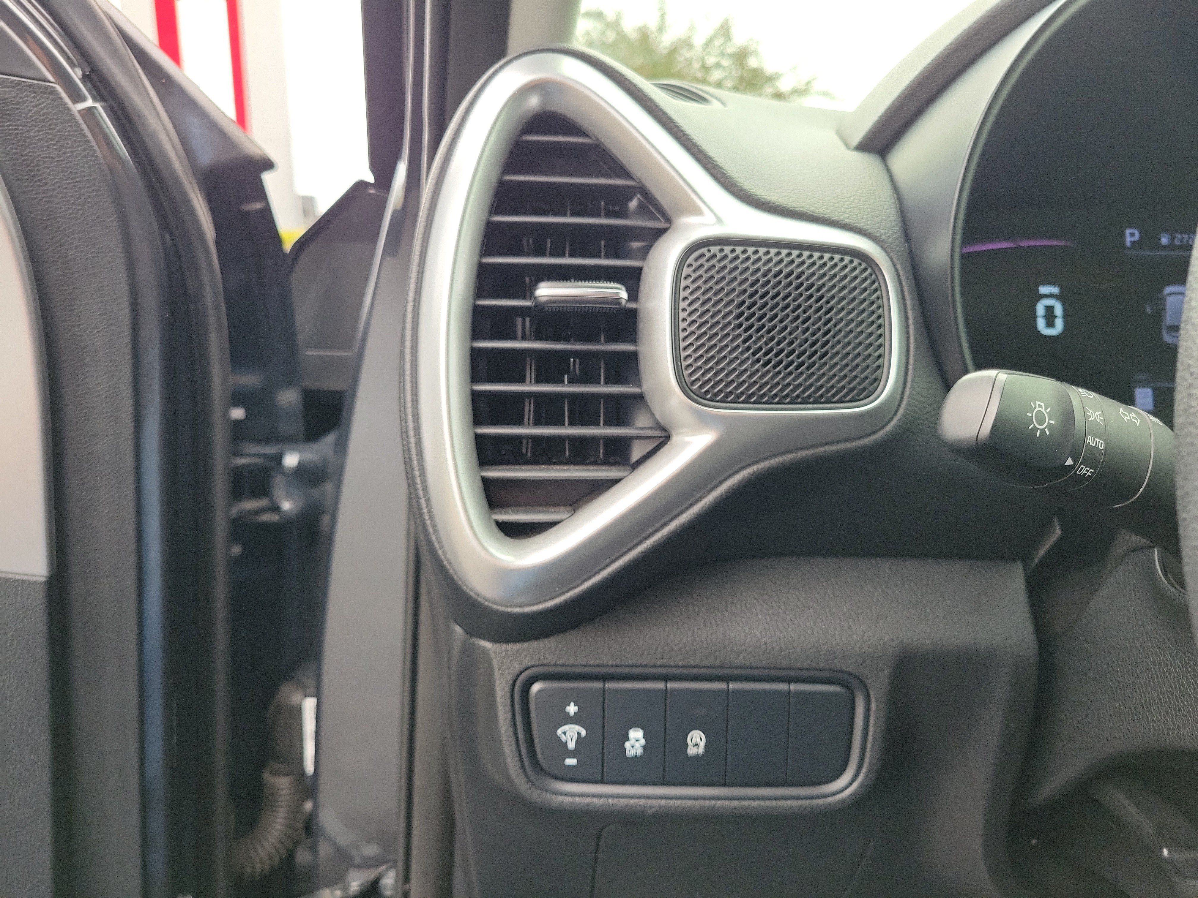 Used 2024 Kia Soul LX w/ Option Group 015 FWD image 20