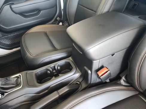 New 2025 Jeep Gladiator Sport image 32