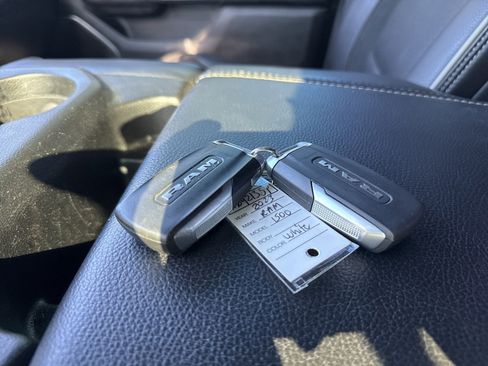 Used 2023 RAM 1500 Laramie image 32