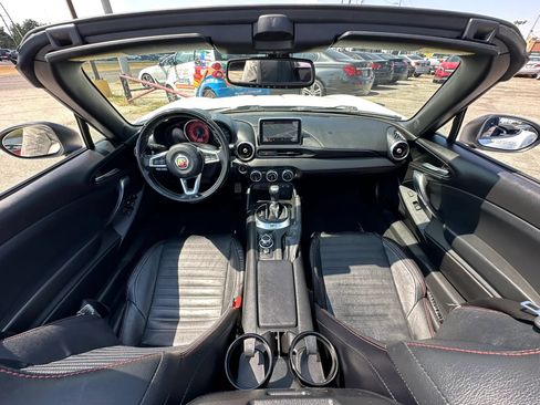 Used 2018 FIAT 124 Spider Abarth w/ Convenience Group RWD image 3