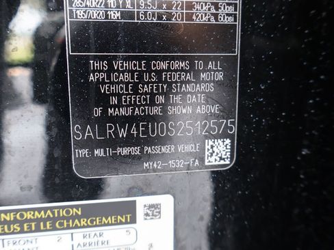 Used 2025 Land Rover Discovery Metropolitan Edition AWD/4WD image 40