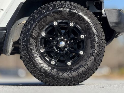 Used 2015 Jeep Wrangler Unlimited Sahara w/ Connectivity Group image 20