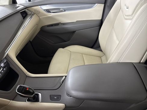 Used 2018 Cadillac XT5 Luxury w/ Driver Awareness Package image 17